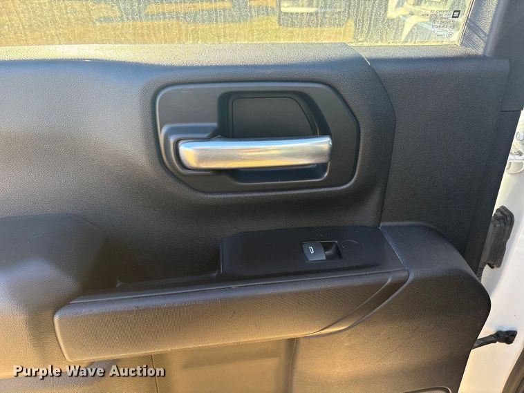 image for item FI0115 2022 Chevrolet Silverado 3500HD Crew Cab flatbed truck