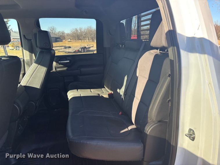 image for item FI0115 2022 Chevrolet Silverado 3500HD Crew Cab flatbed truck