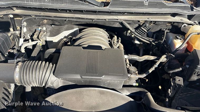 image for item FI0115 2022 Chevrolet Silverado 3500HD Crew Cab flatbed truck