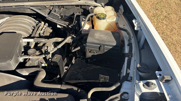 image for item FI0115 2022 Chevrolet Silverado 3500HD Crew Cab flatbed truck