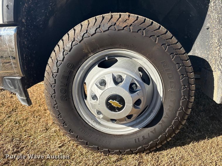 image for item FI0115 2022 Chevrolet Silverado 3500HD Crew Cab flatbed truck