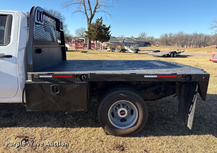 image for item FI0116 2020 GMC Sierra 3500HD Crew Cab flatbed pickup truck