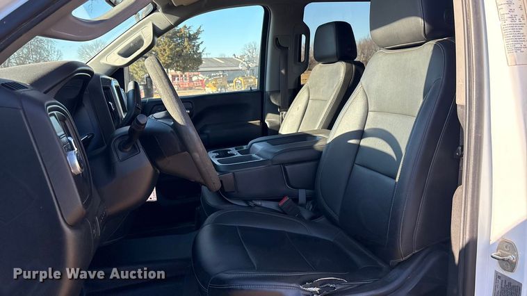 image for item FI0116 2020 GMC Sierra 3500HD Crew Cab flatbed pickup truck