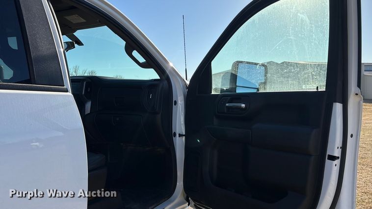 image for item FI0116 2020 GMC Sierra 3500HD Crew Cab flatbed pickup truck