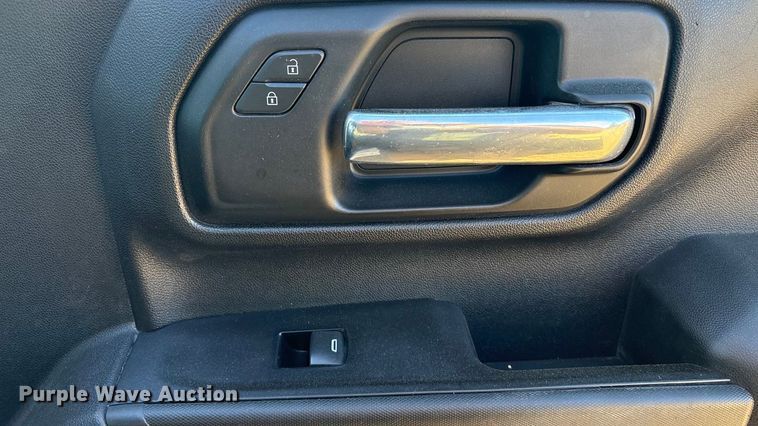 image for item FI0116 2020 GMC Sierra 3500HD Crew Cab flatbed pickup truck