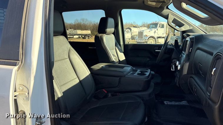 image for item FI0116 2020 GMC Sierra 3500HD Crew Cab flatbed pickup truck