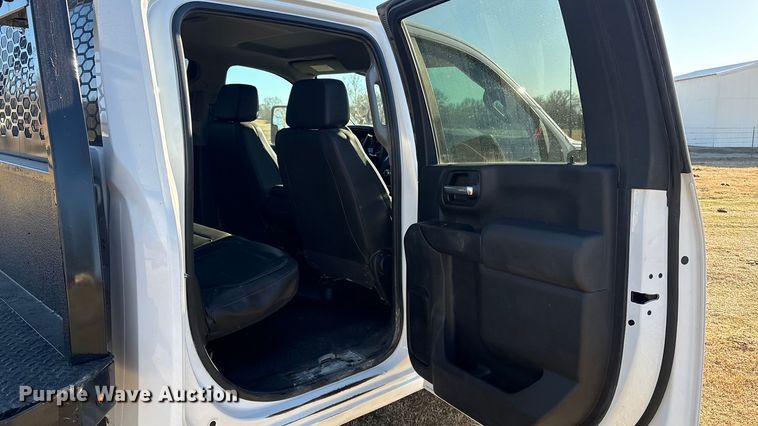 image for item FI0116 2020 GMC Sierra 3500HD Crew Cab flatbed pickup truck