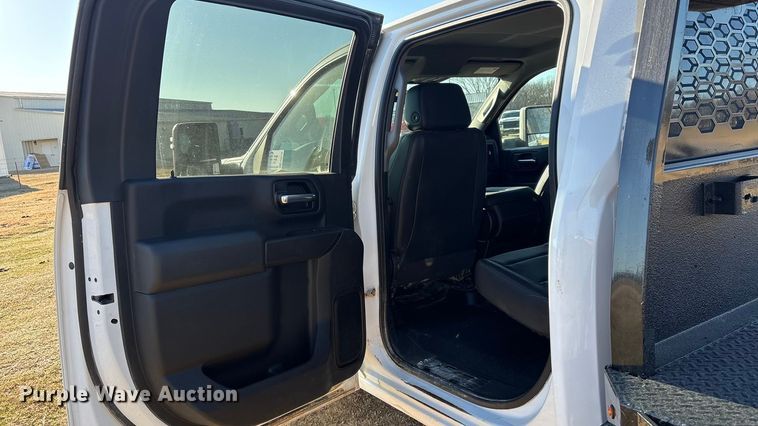 image for item FI0116 2020 GMC Sierra 3500HD Crew Cab flatbed pickup truck