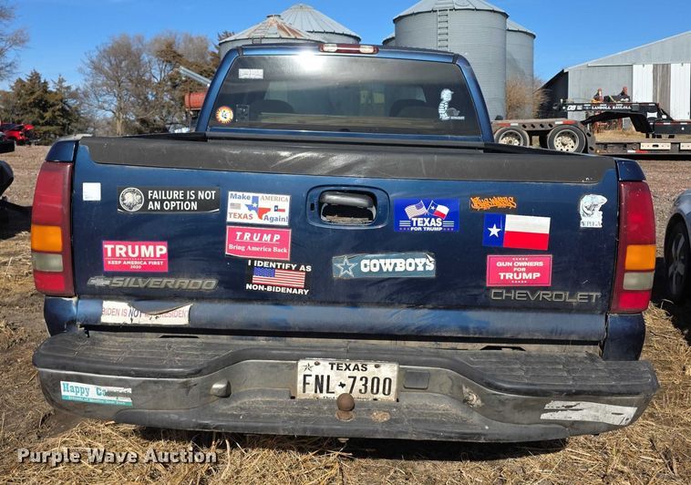 image for item FI0702 2000 Chevrolet Silverado 1500 Ext. Cab pickup truck