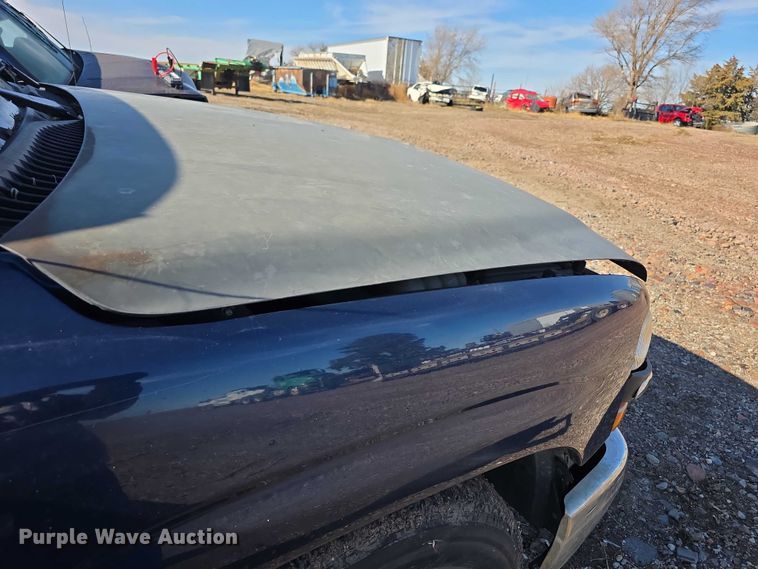 image for item FI0702 2000 Chevrolet Silverado 1500 Ext. Cab pickup truck