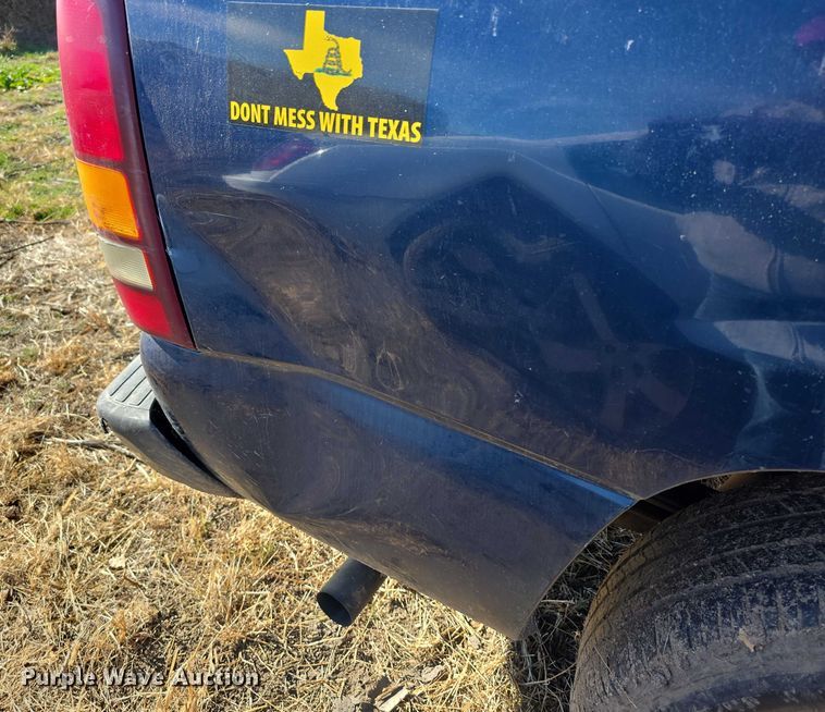 image for item FI0702 2000 Chevrolet Silverado 1500 Ext. Cab pickup truck