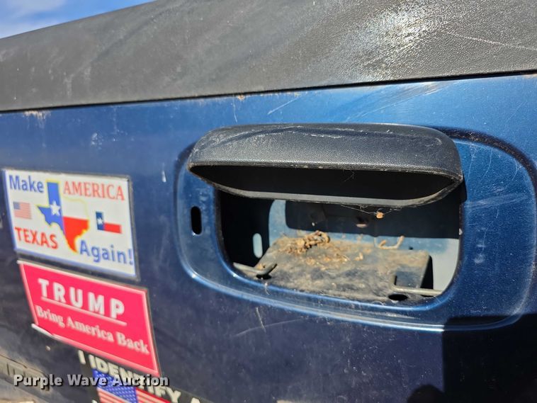 image for item FI0702 2000 Chevrolet Silverado 1500 Ext. Cab pickup truck