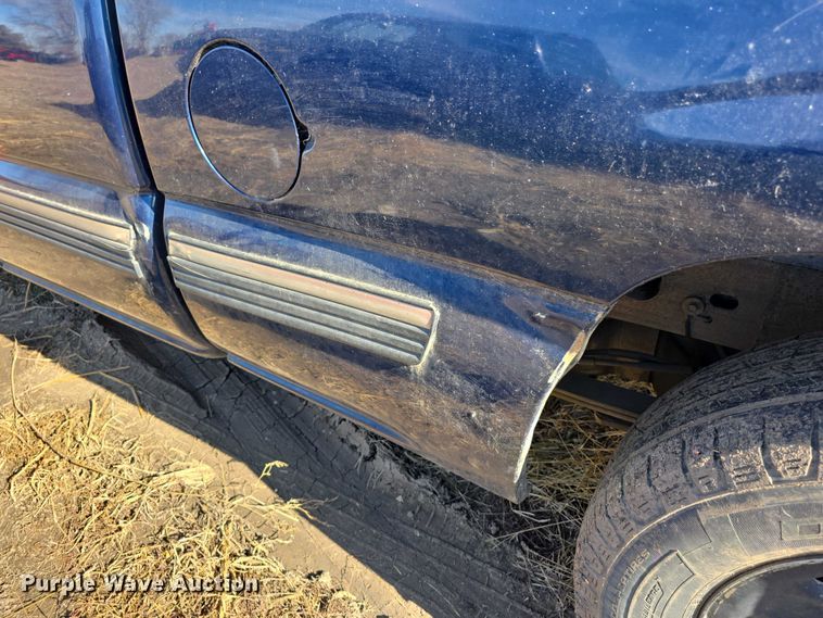 image for item FI0702 2000 Chevrolet Silverado 1500 Ext. Cab pickup truck