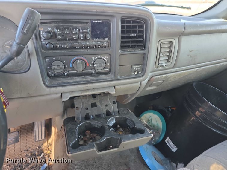 image for item FI0702 2000 Chevrolet Silverado 1500 Ext. Cab pickup truck