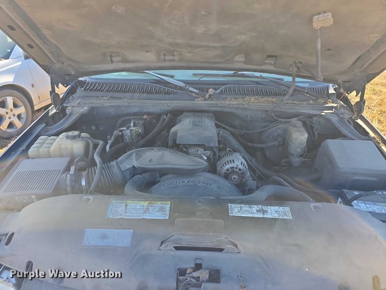 image for item FI0702 2000 Chevrolet Silverado 1500 Ext. Cab pickup truck