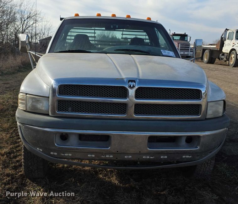 image for item FI0736 1998 Dodge Ram 3500 flatbed pickup truck