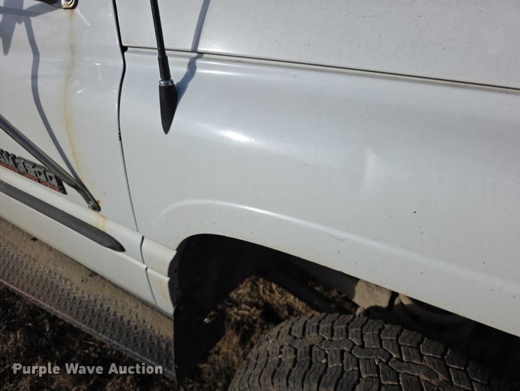 image for item FI0736 1998 Dodge Ram 3500 flatbed pickup truck