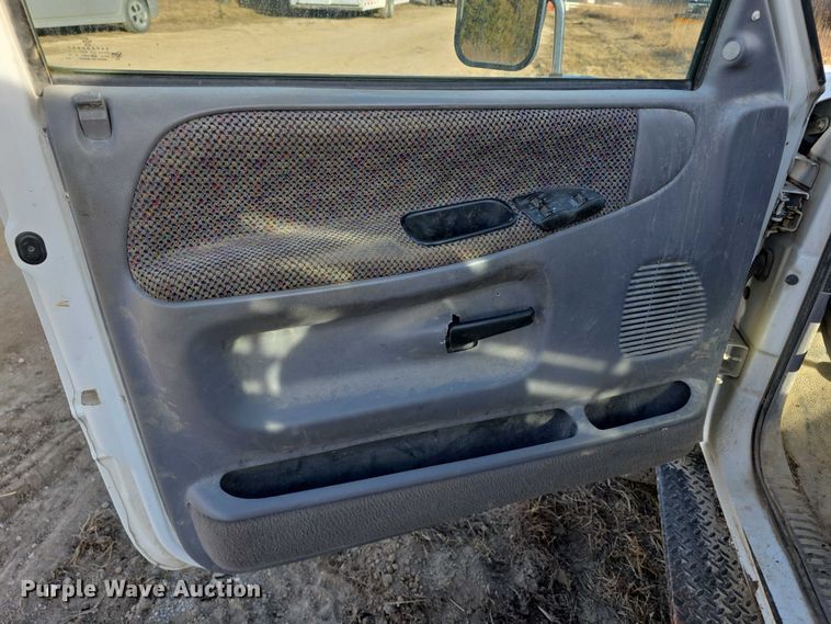 image for item FI0736 1998 Dodge Ram 3500 flatbed pickup truck