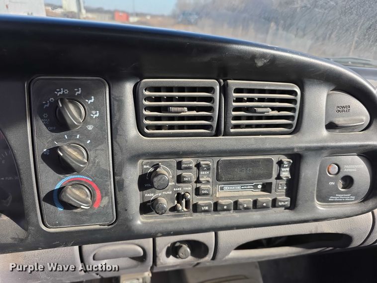 image for item FI0736 1998 Dodge Ram 3500 flatbed pickup truck