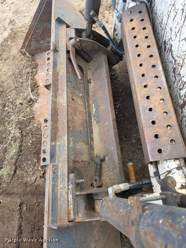 image for item FI0737 1998 Bobcat 873 skid steer loader