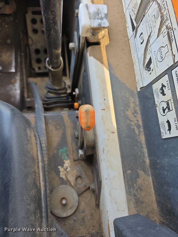 image for item FI0737 1998 Bobcat 873 skid steer loader