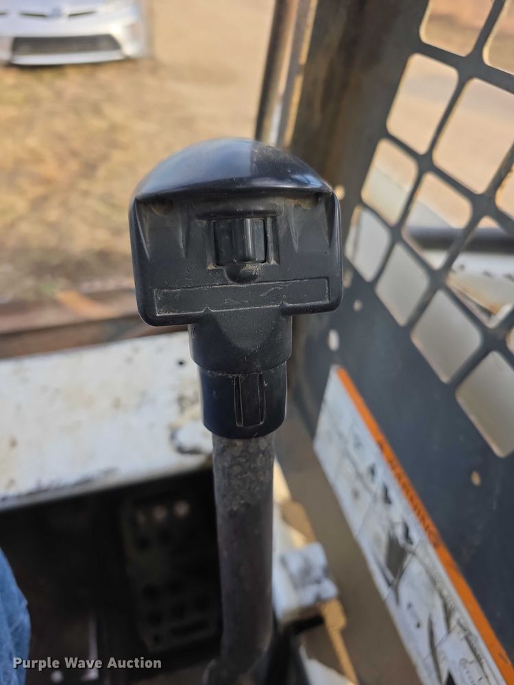 image for item FI0737 1998 Bobcat 873 skid steer loader