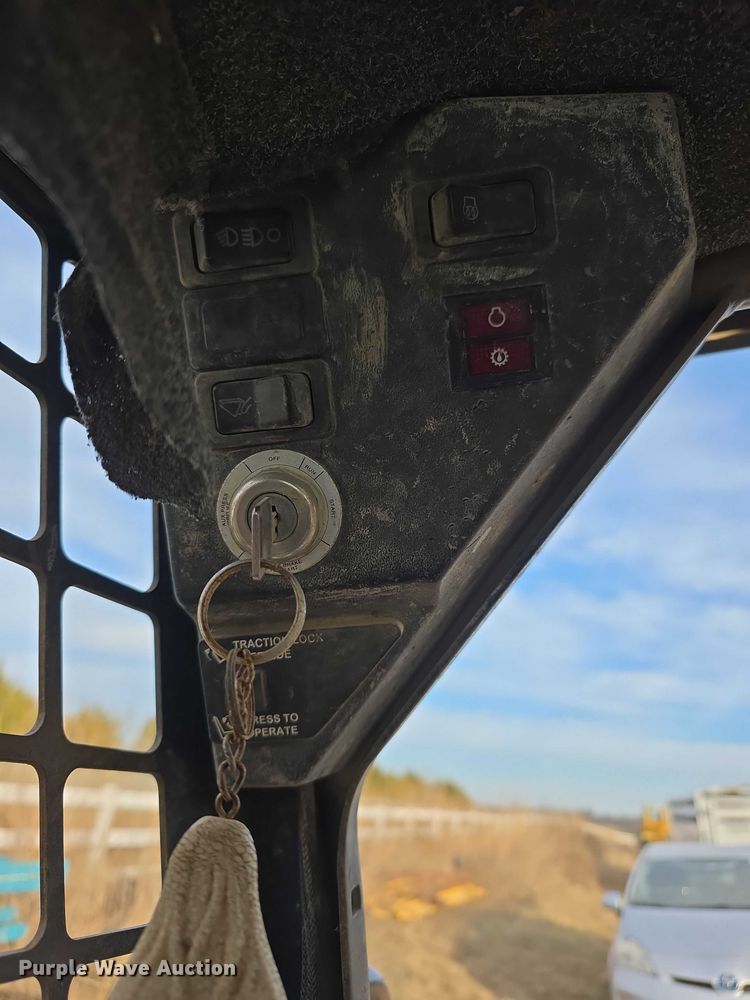 image for item FI0737 1998 Bobcat 873 skid steer loader