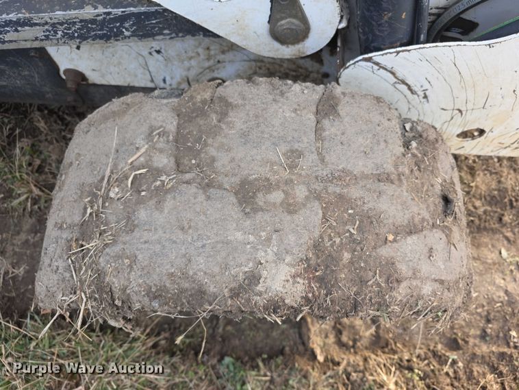 image for item FI0737 1998 Bobcat 873 skid steer loader