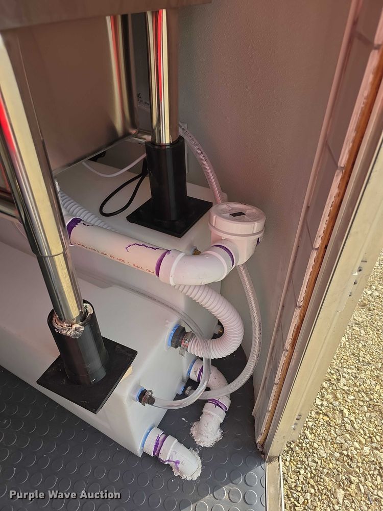 image for item FI0758 2014 Arising 714VTRW food trailer