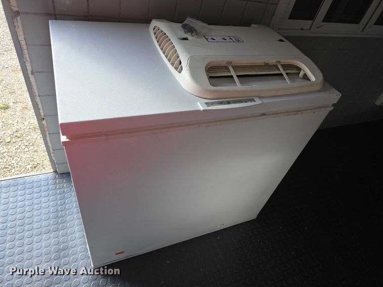 image for item FI0758 2014 Arising 714VTRW food trailer