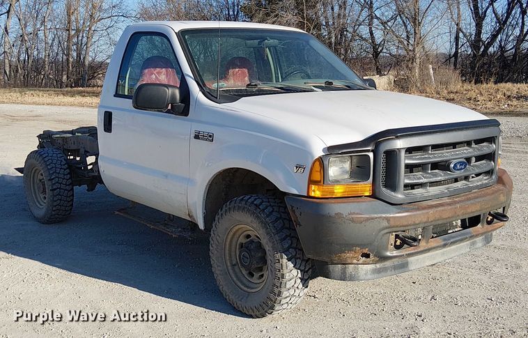 image for item FK0896 2001 Ford F250 SuperDuty pickup truck cab and chassis