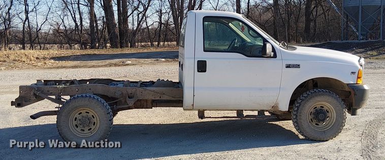 image for item FK0896 2001 Ford F250 SuperDuty pickup truck cab and chassis