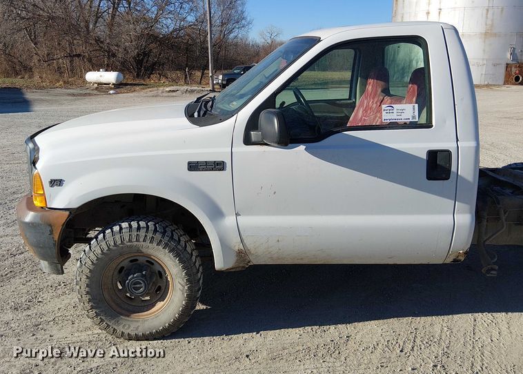 image for item FK0896 2001 Ford F250 SuperDuty pickup truck cab and chassis