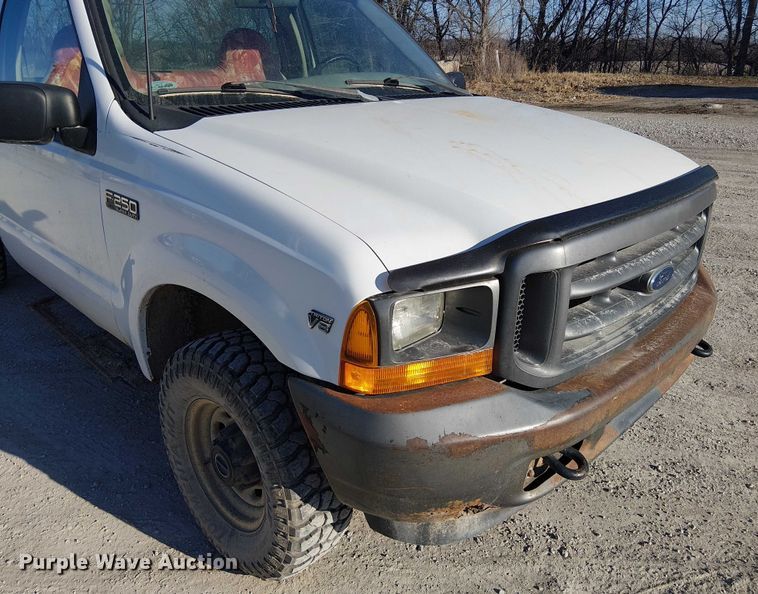 image for item FK0896 2001 Ford F250 SuperDuty pickup truck cab and chassis