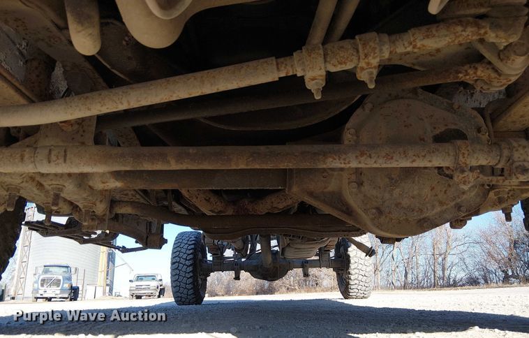 image for item FK0896 2001 Ford F250 SuperDuty pickup truck cab and chassis