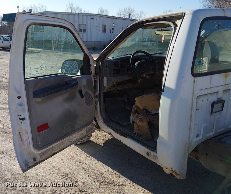 image for item FK0896 2001 Ford F250 SuperDuty pickup truck cab and chassis