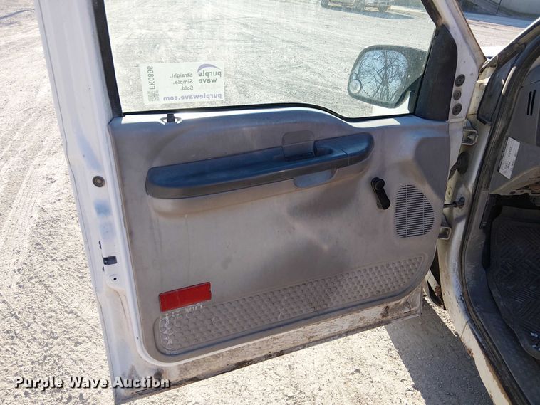 image for item FK0896 2001 Ford F250 SuperDuty pickup truck cab and chassis