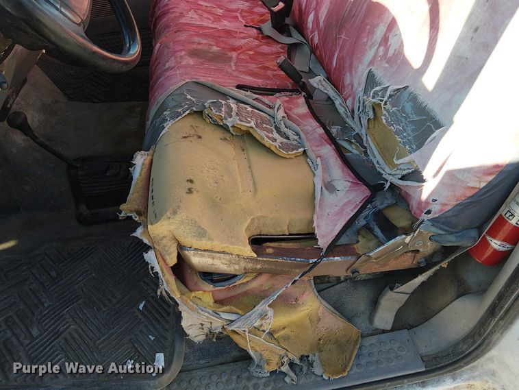 image for item FK0896 2001 Ford F250 SuperDuty pickup truck cab and chassis