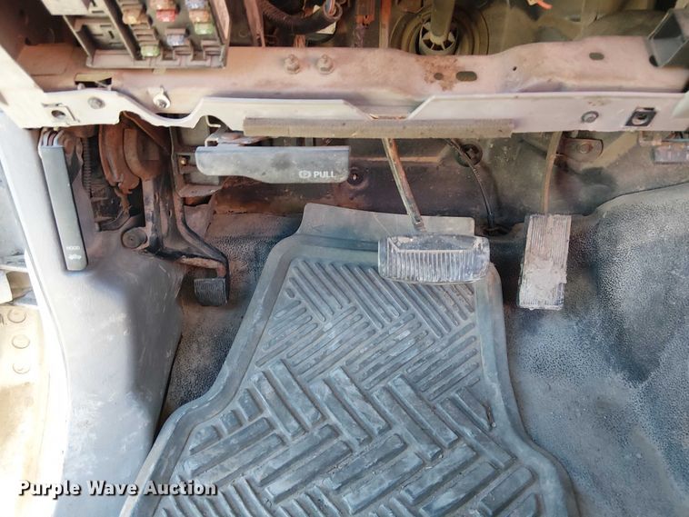 image for item FK0896 2001 Ford F250 SuperDuty pickup truck cab and chassis