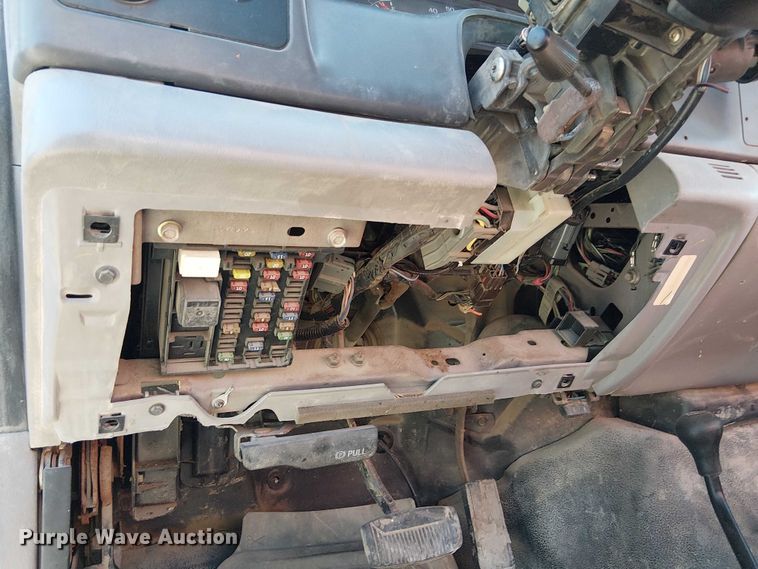 image for item FK0896 2001 Ford F250 SuperDuty pickup truck cab and chassis