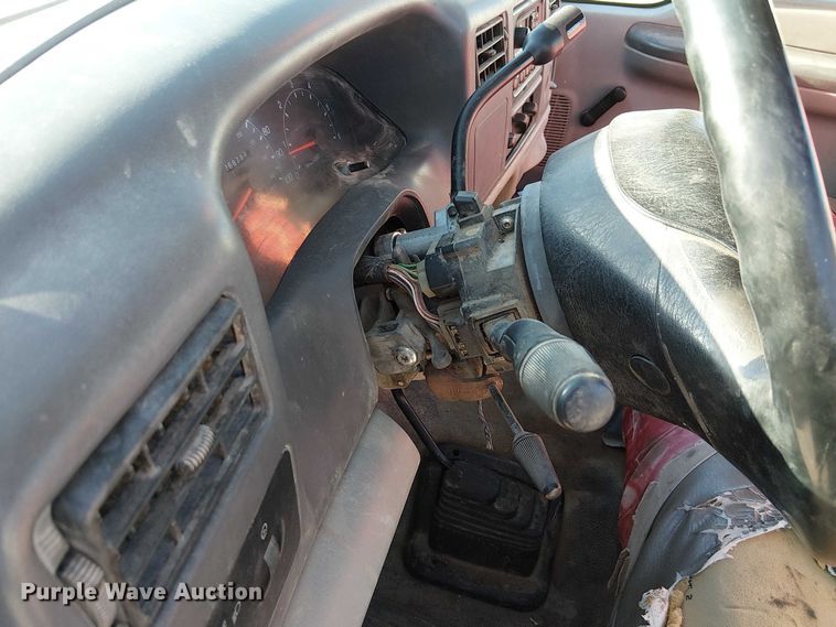 image for item FK0896 2001 Ford F250 SuperDuty pickup truck cab and chassis