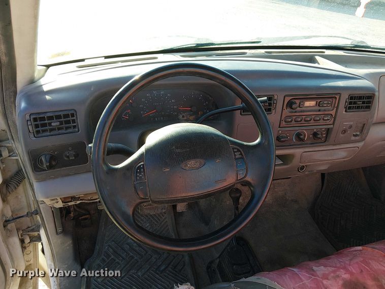 image for item FK0896 2001 Ford F250 SuperDuty pickup truck cab and chassis