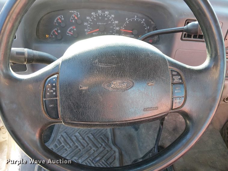 image for item FK0896 2001 Ford F250 SuperDuty pickup truck cab and chassis