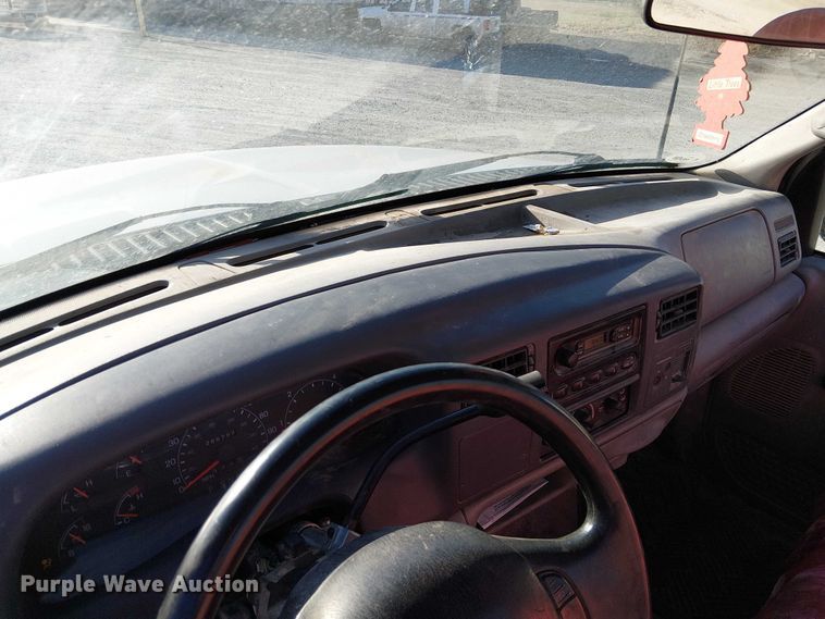 image for item FK0896 2001 Ford F250 SuperDuty pickup truck cab and chassis