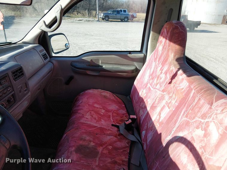 image for item FK0896 2001 Ford F250 SuperDuty pickup truck cab and chassis