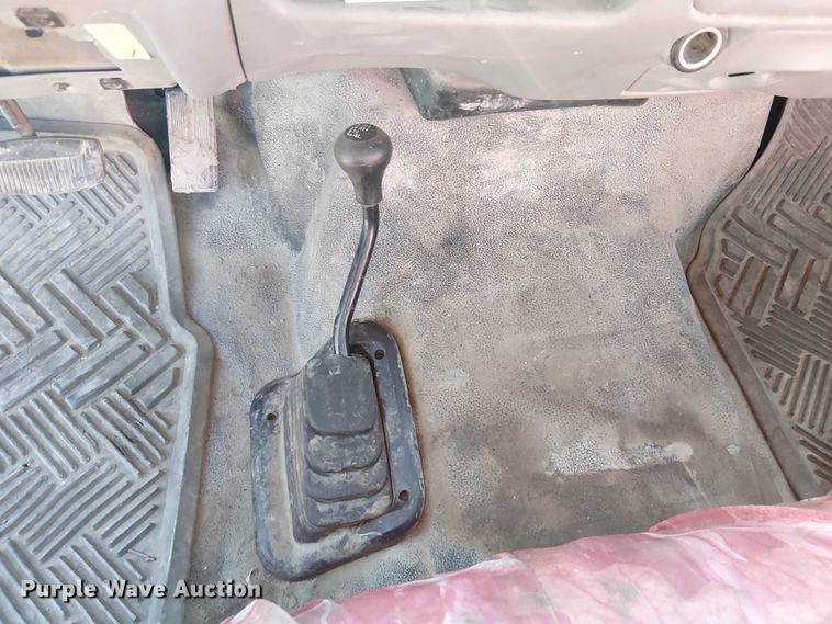 image for item FK0896 2001 Ford F250 SuperDuty pickup truck cab and chassis