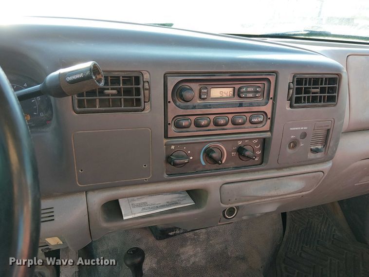 image for item FK0896 2001 Ford F250 SuperDuty pickup truck cab and chassis