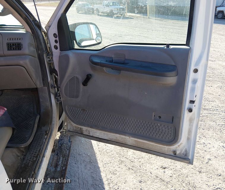 image for item FK0896 2001 Ford F250 SuperDuty pickup truck cab and chassis