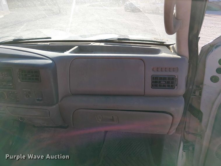 image for item FK0896 2001 Ford F250 SuperDuty pickup truck cab and chassis