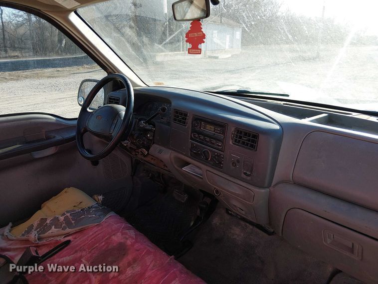 image for item FK0896 2001 Ford F250 SuperDuty pickup truck cab and chassis